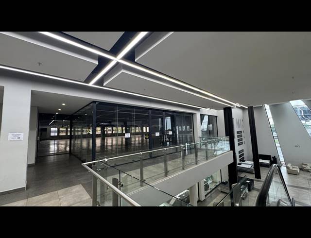 2,421M² WAREHOUSE TO LET IN EASTGATE